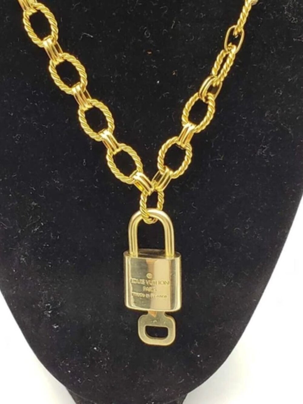 Gold-Plated Necklace with Authentic Louis Vuitton Padlock - Picture 3 of 7
